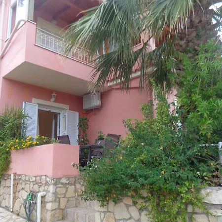 Angelina's Helmata Tatil Evi